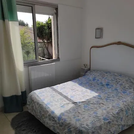 Appartement Joli Avec Cour Prive A 5 Minutes A Pied De La