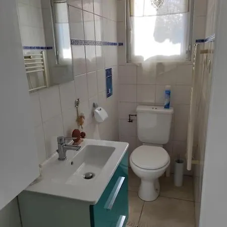 Joli Avec Cour Prive A 5 Minutes A Pied De La *