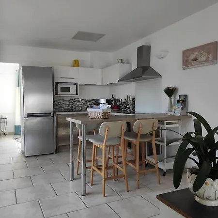 Joli Avec Cour Prive A 5 Minutes A Pied De La * Sanary-sur-Mer